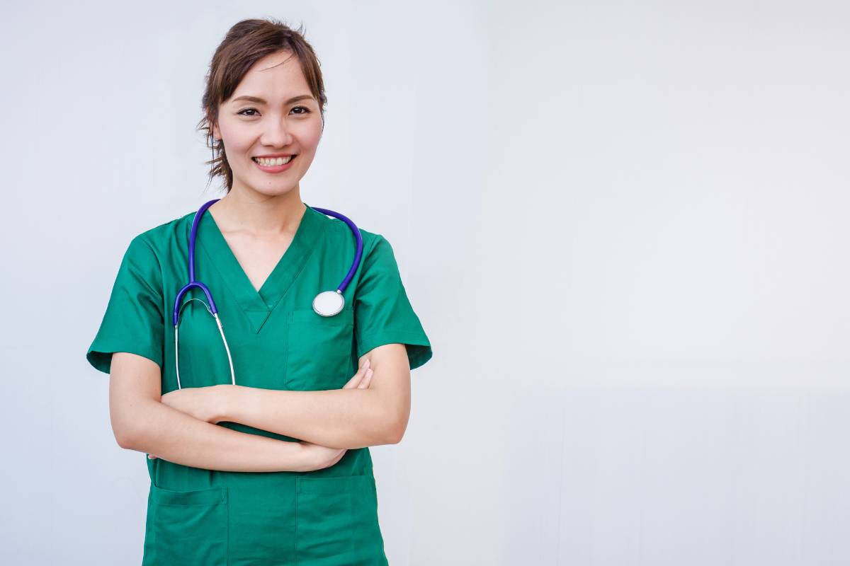 A nurse in teal scrubs answers the question: What is a PACU nurse?