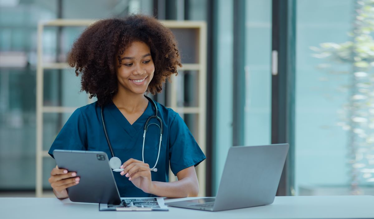 A virtual nurse corresponds with colleagues.