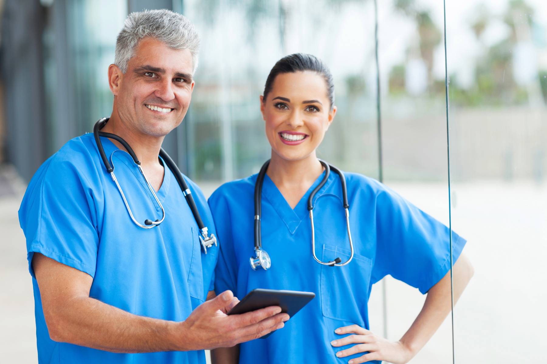 Two healthcare professionals discuss the difference between a nurse practitioner vs. RN.