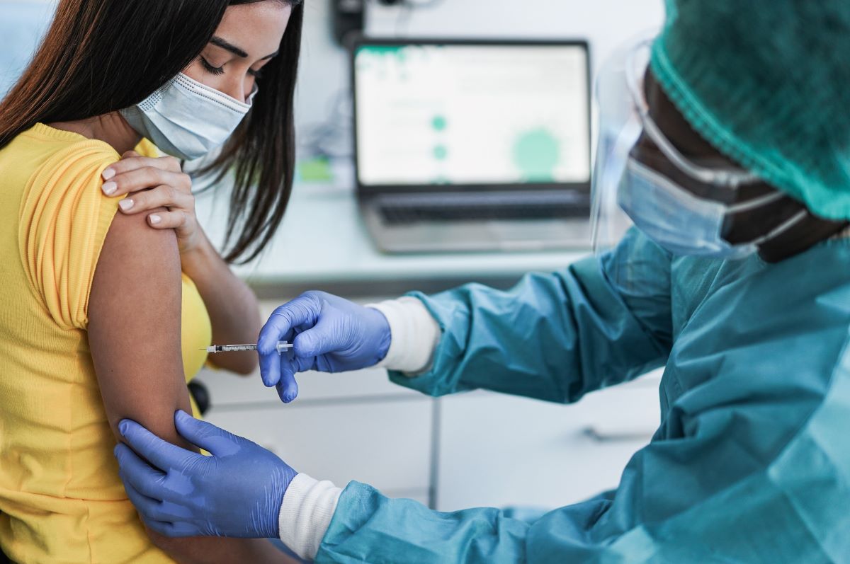 A patient receives ambulatory care from a nurse.