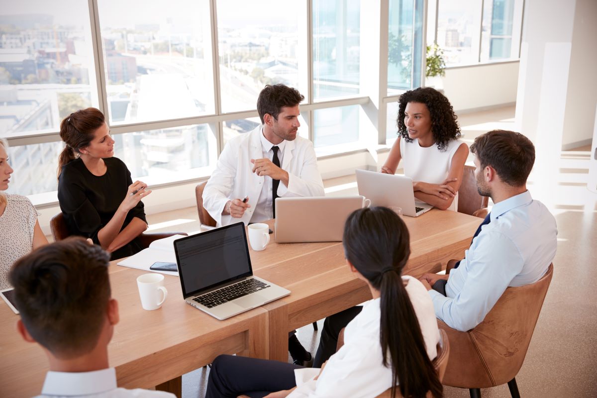 Executives and senior managers of a hospital have a meeting.