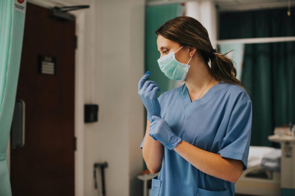 A nurse uses her med-surg certification skills in the hospital.