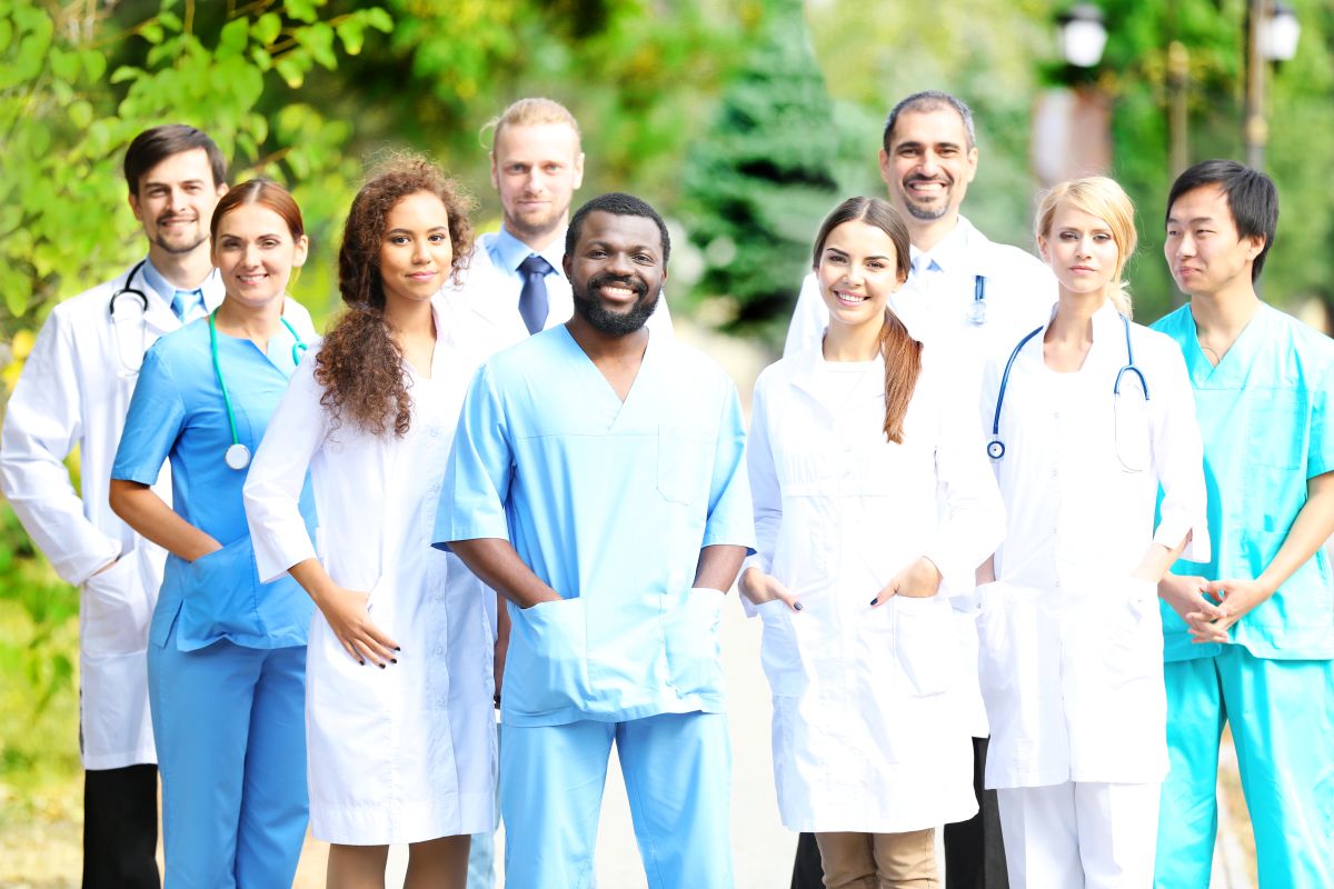 Choosing the Right Nurse Staffing Models: 5 Tips for Facilities